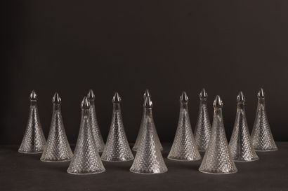 Suite de douze Flutes à champagne dites 