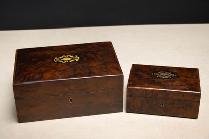Deux coffrets à bijoux en placage de loupe,...