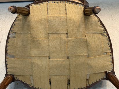 Paire de fauteuils chapeau de gendarme.
Un...