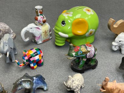 Collection d'éléphants en pierre, verre,...