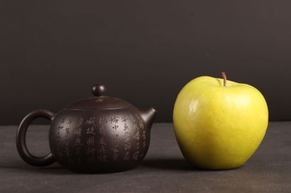 Petite théière en grès de Yinxing, noire...