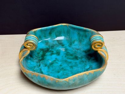 Coupe en céramique émaillée. 
H. :10 cm....