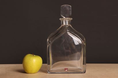 Carafe en cristal suedoise, signée
H. :28...