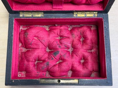Coffret en placage loupe et marqueterie de...
