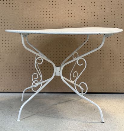 Table de jardin en fer courbé et tôle
H....