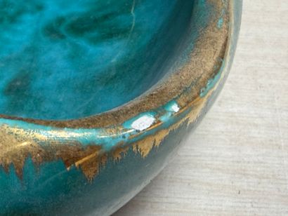 Coupe en céramique émaillée. 
H. :10 cm....