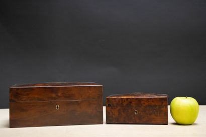 Deux coffrets à bijoux en placage de loupe,...