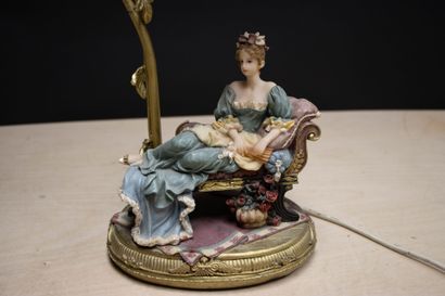 Deux lampes de salons en faïence et en résine.
H....