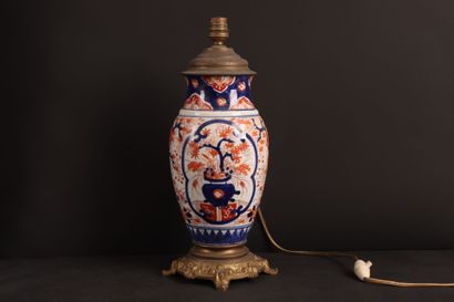 Pied de lampe en porcelaine décor Imari
vers...