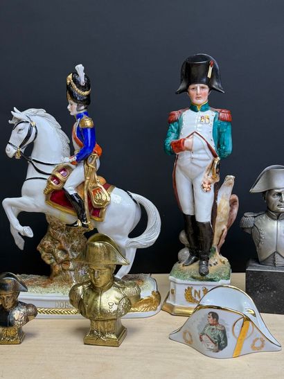 Collection de statuettes Napoléon en résine,...