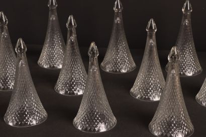 Suite de douze Flutes à champagne dites 