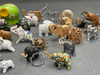 Collection d'éléphants en pierre, verre,...