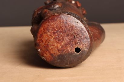 Sujet en terre cuite. 
H. :16 cm. 
accid...