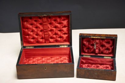 Deux coffrets à bijoux en placage de loupe,...