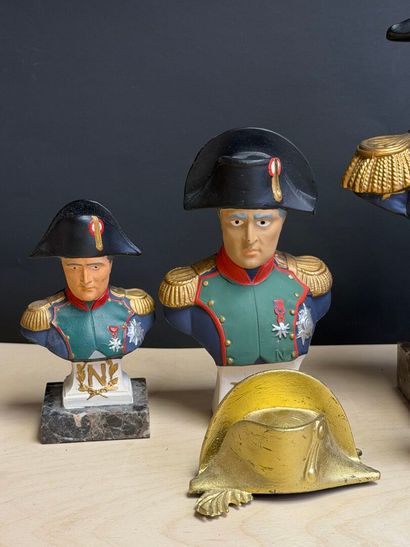 Collection de statuettes Napoléon en résine,...