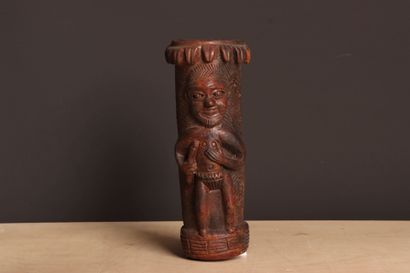 Sujet en terre cuite. 
H. :16 cm. 
accid...