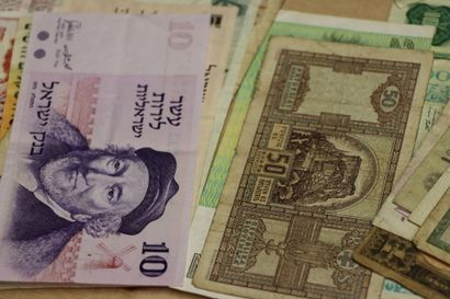 Lot de billets et monnaies étrangère.