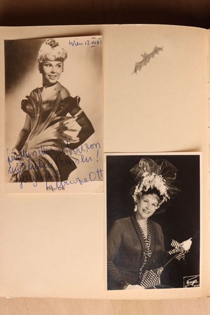 Recueil contenant des autographes de célébrités...