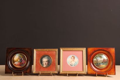 Quatre miniatures encadrées dont un chromo...