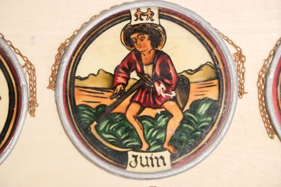 Douze petits vitraux en médaillons avec les...