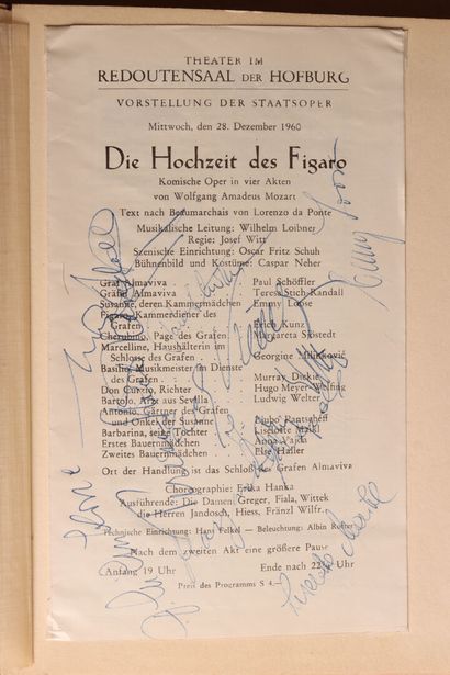 Recueil contenant des autographes de célébrités...