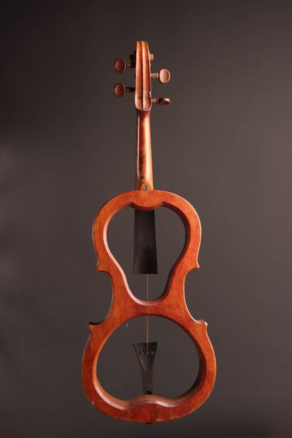Violon muet. 
L. : 60 cm.