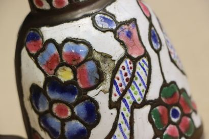 Pichet en émaux cloisonné. 
Iran ou Turquie...