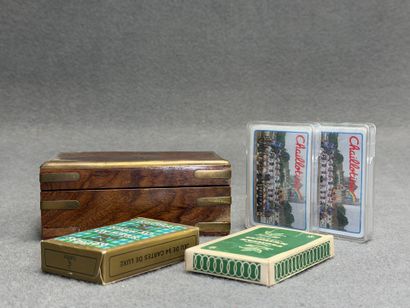 Coffret en bois exotique: 4 jeux de cartes...