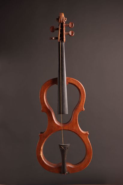 Violon muet. 
L. : 60 cm.