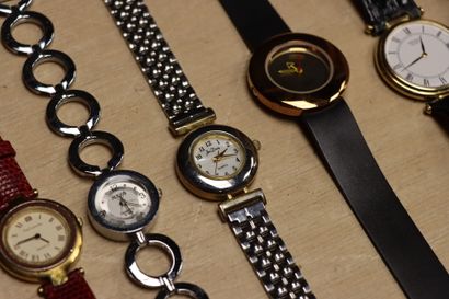 Neuf montres de dame.