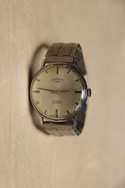 Deux montres d'homme années 1960. 
D. :33...