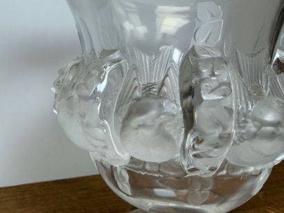 LALIQUE France:
Vase 