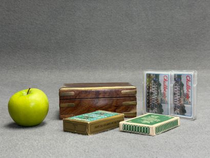 Coffret en bois exotique: 4 jeux de cartes...