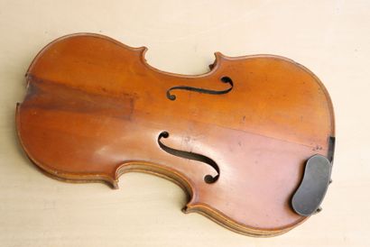 Violon démonté portant une étiquette Socquet.
Longueur...