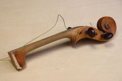 Violon démonté portant une étiquette Socquet.
Longueur...