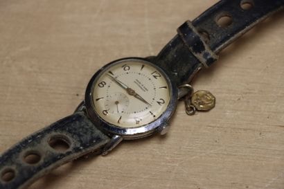 Deux montres d'homme années 1960. 
D. :33...