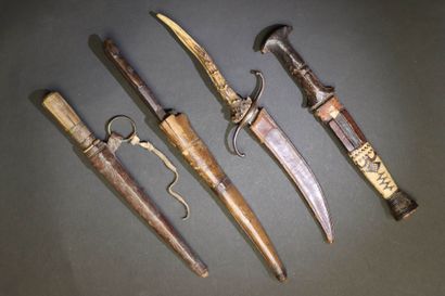 Quatre couteaux Afrique du Nord et un européen...