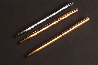 Waterman. 
Trois stylos billes dont deux...