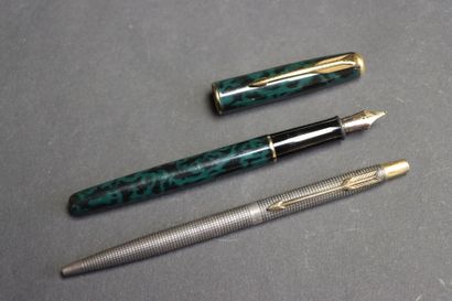 Parker. 
Stylo plume et stylo bille. 
L....