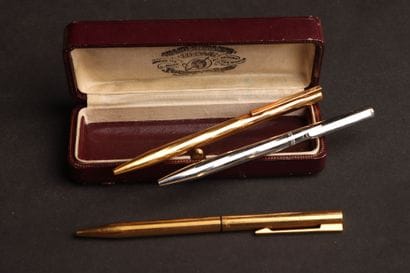 Waterman. 
Trois stylos billes dont deux...