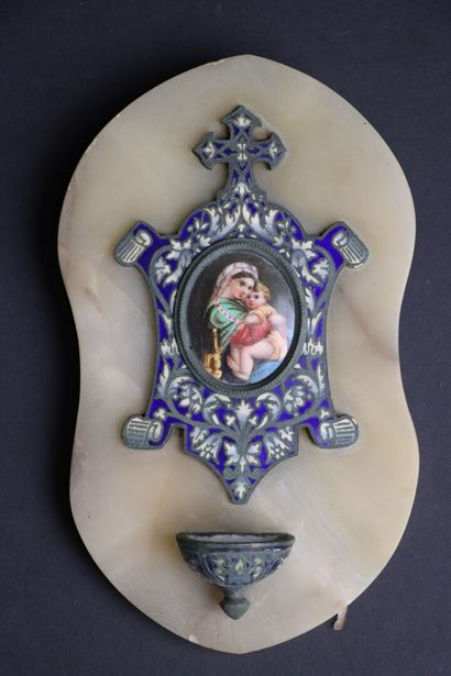 Bénitier en onyx , émaux cloisonnés et porcelaine.
Fin...