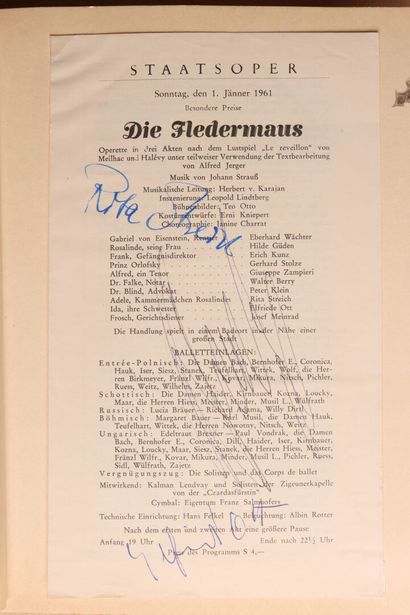Recueil contenant des autographes de célébrités...