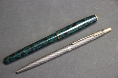 Parker. 
Stylo plume et stylo bille. 
L....