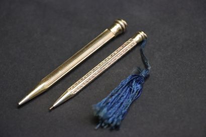 Deux Porte- mine en or 14K. 585°/00
L. :8...