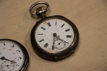 Douze montres à gousset dont trois en argent....