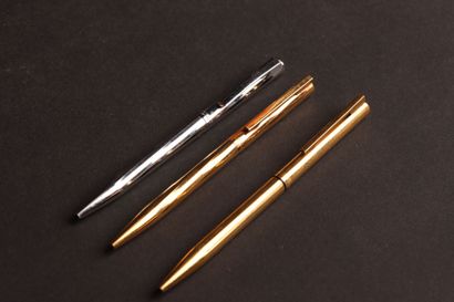 Waterman. 
Trois stylos billes dont deux...