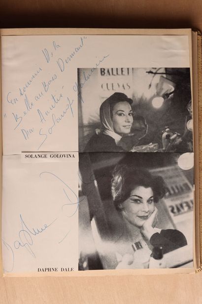 Recueil contenant des autographes de célébrités...