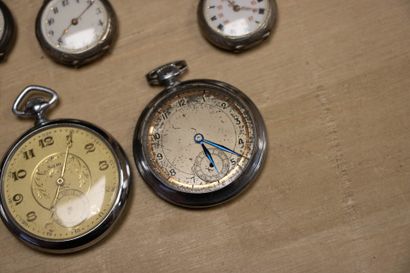Douze montres à gousset dont trois en argent....
