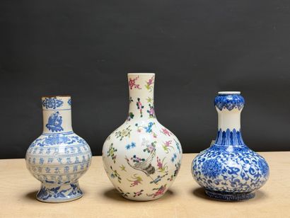 ASIE: Trois vases en porcelaine
Chine XX°
H:...