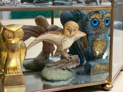 Petite vitrine moderne et collection de miniatures...
